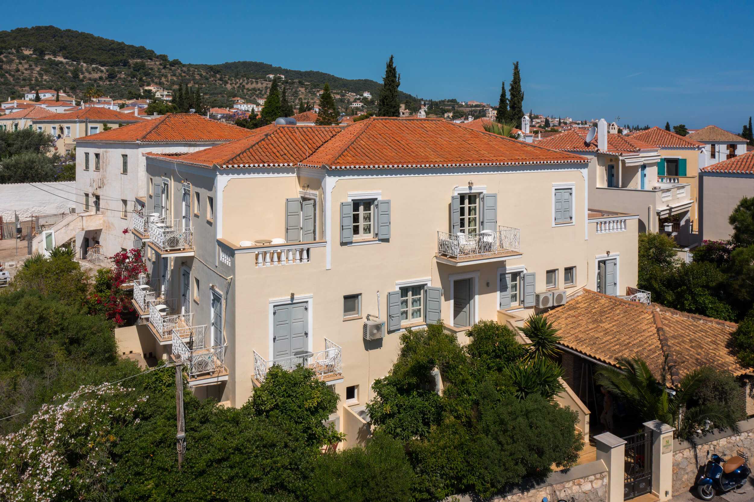 Πανοραμική θέα του Mimoza Hotel στις Σπέτσες
